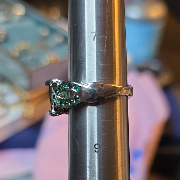 Vintage Silver Tone Emerald Cut Green Gemstone Ring Size 8 556 - Picture 8 of 8